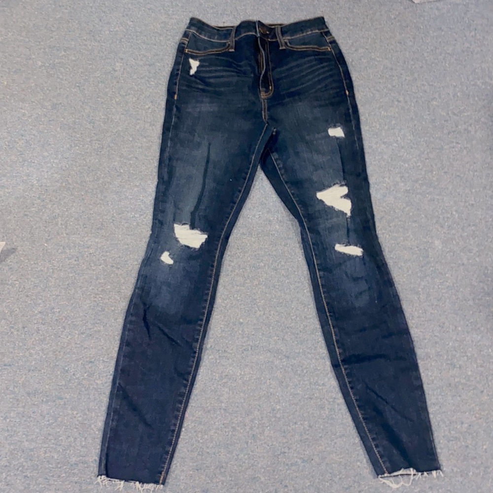 ripped woman’s jeggings